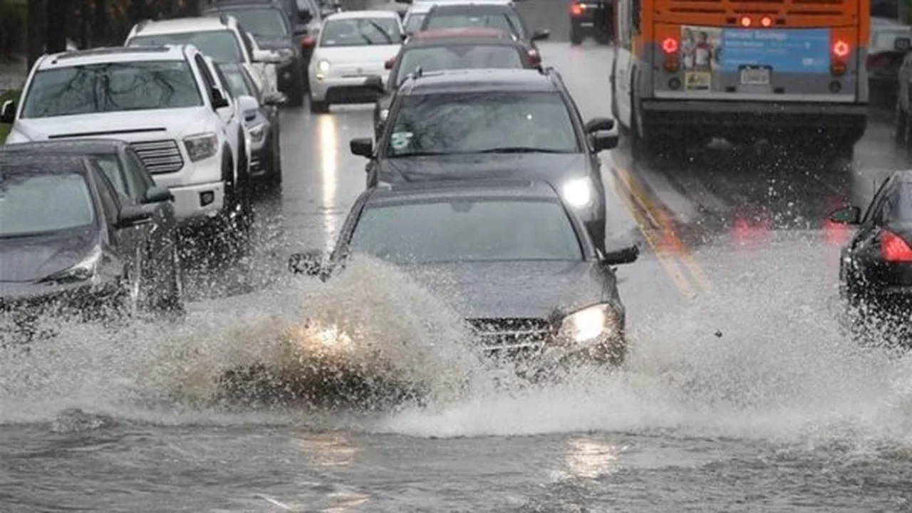 عواصف وأتربة تضرب الطقس يوم الأحد 19 أبريل وسط تحذيرات للسكان